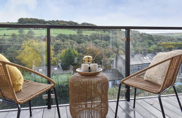 3 bedroom accommodation in Ripponden