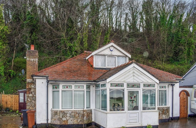 3 bedroom accommodation in Holywell