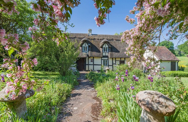 3 bedroom accommodation in Callow End, Worcester