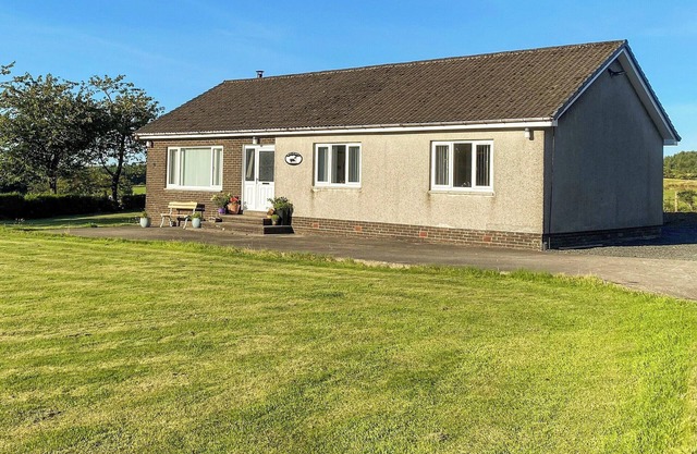 3 bedroom accommodation in Plains, near Glasgow