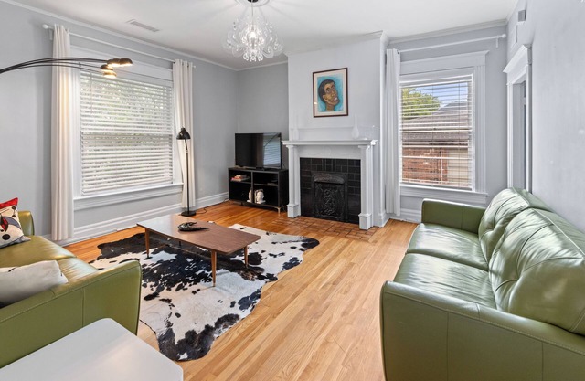 3-bedroom Annesdale Duplex #2 - 5 mins to Medical District! Sleeps 5
