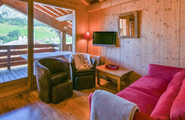 3-bedroom apartment, near slopes, 6 guests, balcony