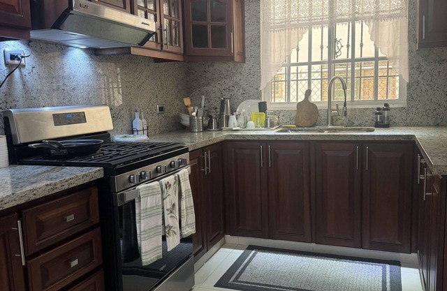3-Bedroom Apartment in Mirador Norte/Bella Vista - Wifi, Wash/Dryer, Master Bdrm