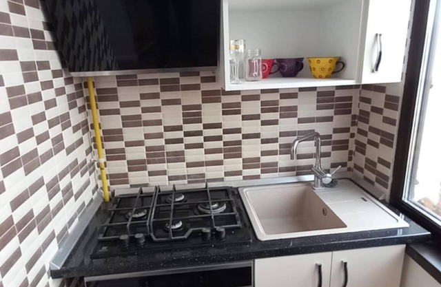 3-bedroom apartment in peaceful Vaslui with AC, WiFi. Enjoy your stay