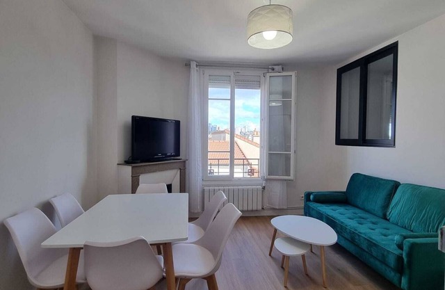 3 Bedroom Apartment - Near Paris & Beautiful Views