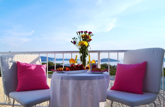 3 bedroom apartment with balcony