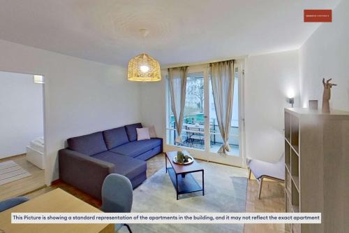 3 Bedroom Apartment with Balcony, 26 min to Zurich Center