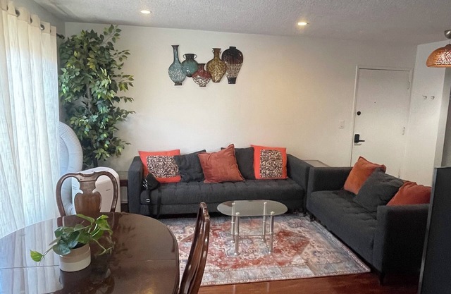 3-Bedroom Apt - Heart of Redondo Beach. Near LAX/Northrup/Hospital/Forum/Sofi