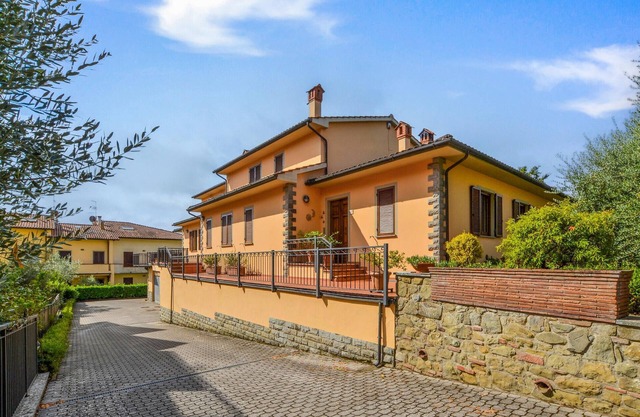 3 bedroom awesome apartment in Monte San Savino