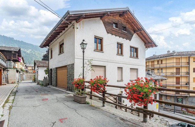 3 bedroom awesome home in Brusson AO