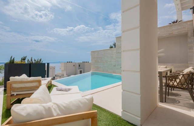3 bedroom beautiful home in Makarska