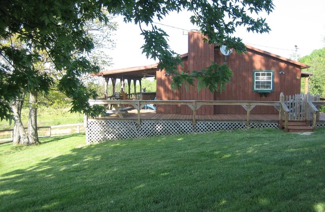 3 Bedroom Cabin at Autumn Dancer Llama Farm.Pet Friendly.Fenced Yard