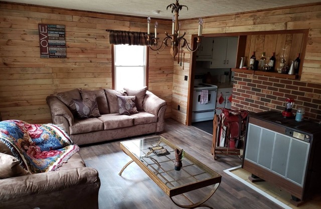 3 Bedroom Cabin, newly renovated.