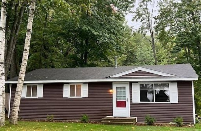 3 - Bedroom Cottage Near Lake Mitchell in Cadillac