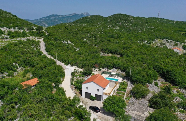 3 bedroom cozy home in Duge Njive