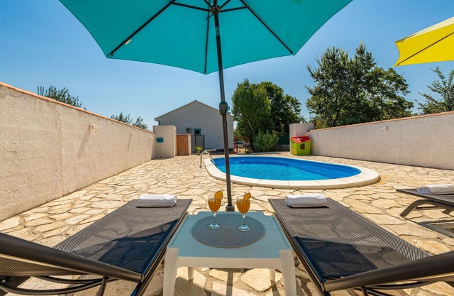 3 bedroom cozy home in Podgradina