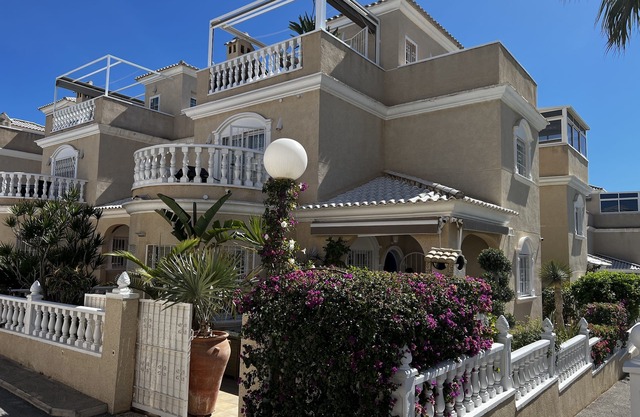 3 Bedroom detatched villa, pool, close to beach/Golf/Los Altos, Torrevieja