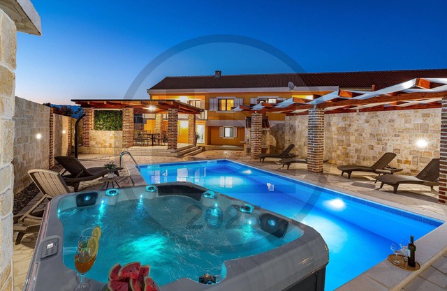 3 bedroom gorgeous home in Pridraga