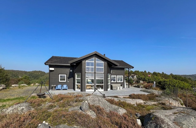 3 bedroom gorgeous home in Lyngdal