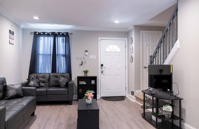 3 Bedroom Home Fully Furnished in Quiet Neighborhood Great Amenities