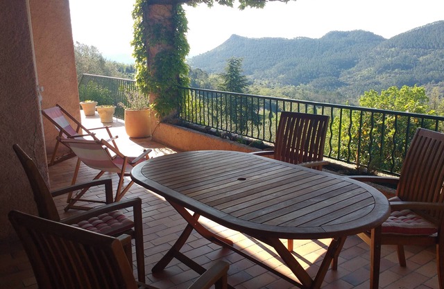 3-bedroom house with view