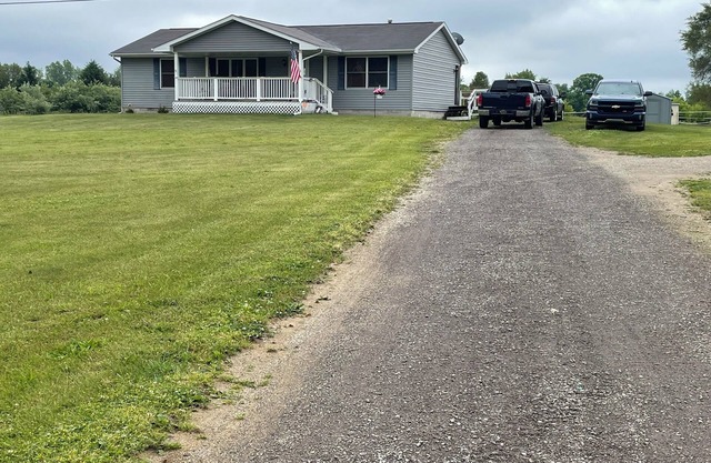 3-bedroom house in charming Fostoria with horse amenities