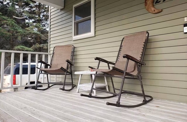 3-bedroom house in peaceful Loyal with AC, WiFi, fitness room