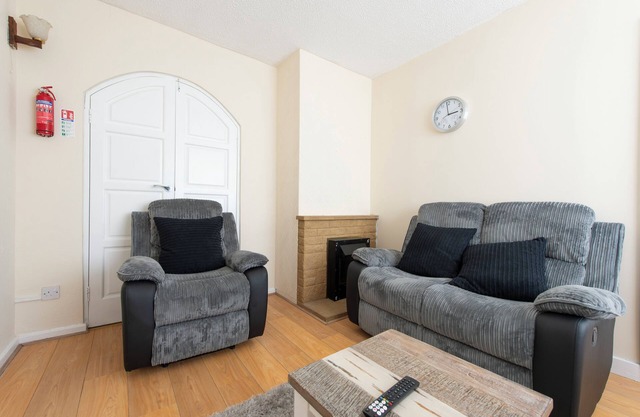 3 bedroom House, Near O2 Greenwich, Contractor and Family Friendly!
