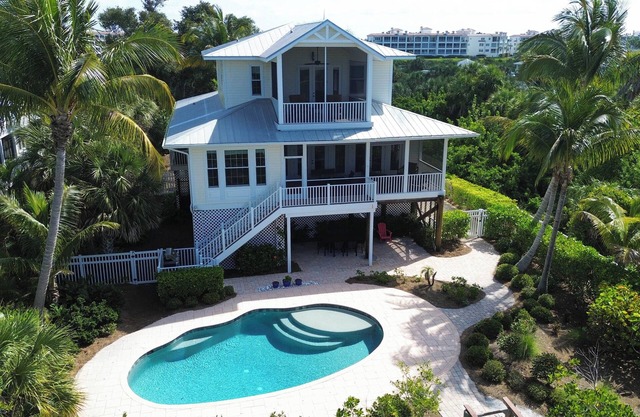 3-bedroom house on Palm Island with private pool, garage,screened porches, dock