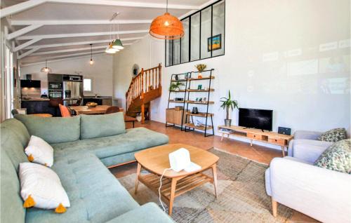 3 Bedroom Lovely Home In Colonzelle
