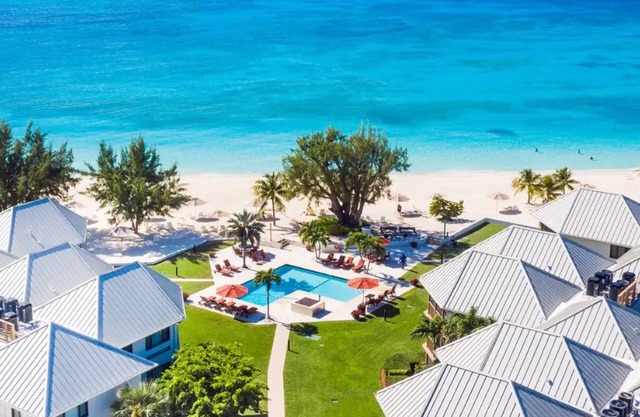 3-Bedroom Oceanview Condo + Pool Directly on Seven Mile Beach