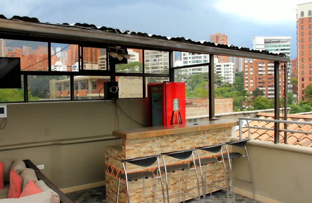 3 Bedroom PH Roofdeck, Ac, Hot Tub, 3 Blocks To Park Lleras
