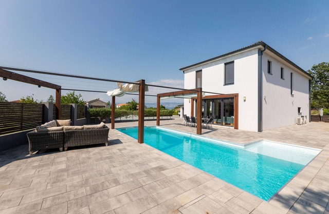 3 bedroom stunning home in Rasopasno