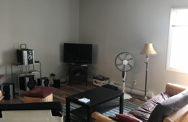 3 bedroom town house fully Furnished rental