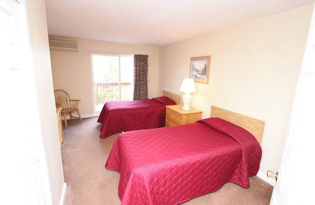 3-bedroom townhome in wonderful Ashland, NH with WiFi, AC