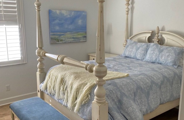 3 bedroom townhouse at beautiful West Bay Club - enjoy the amenities