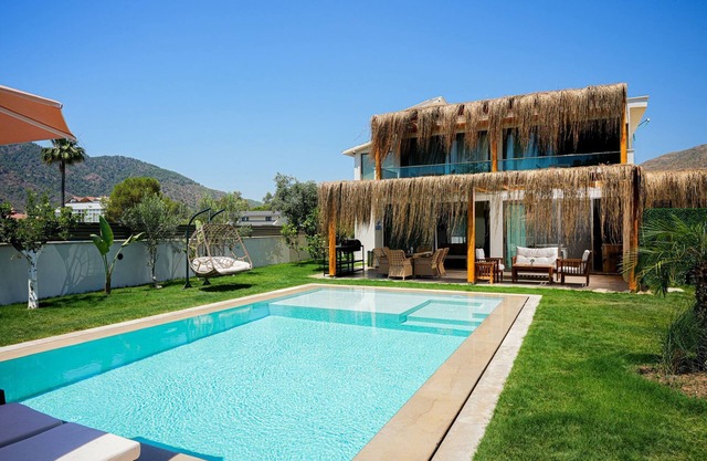 3-bedroom villa in pleasant Hisarönü with WiFi, AC