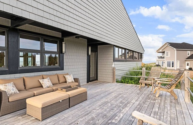 3 bedroom Waterfront Oasis