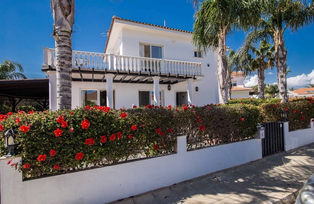 3 bedrooms Detached Villa - Sleeps up to 8 Guests