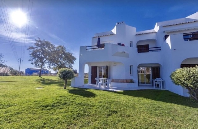 3 BEDROOMs Ground floor POOLSIDE Free WIFI/Hundreds TV channels CLUBE ALBUFEIRA