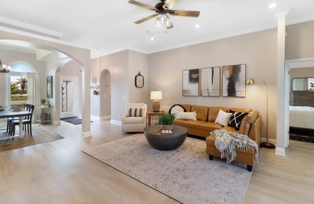 3 Blocks to Beach, Oasis-Like Private Heated Pool,6 Seat Golf Cart,Putting Green