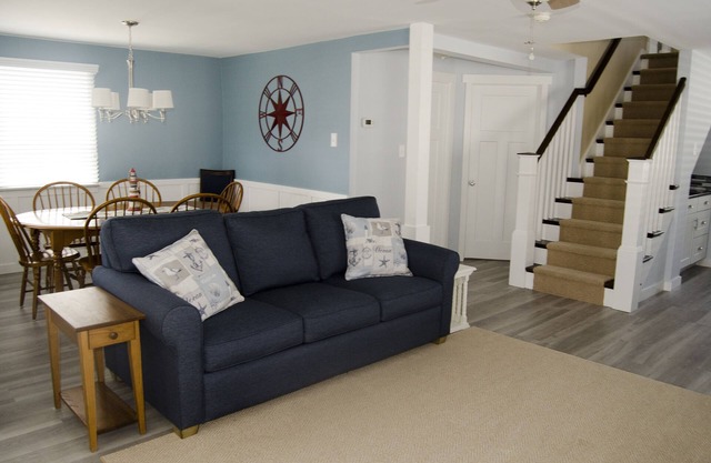 3 Blocks to the Gold Coast Beach - Single Family Home 5 bedrooms!