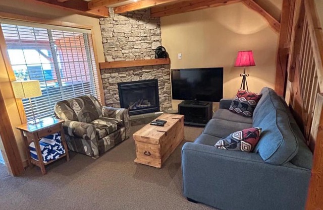 3 BR 3 Bath ski in ski out with private hot tub