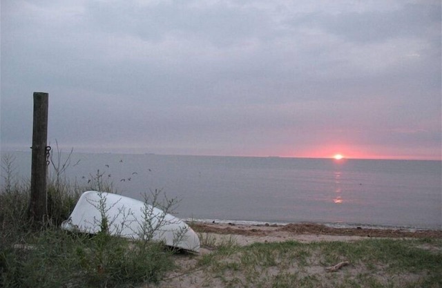 3 Br Cottage right on beach - Beautiful view of beach/water - Pets welcome!