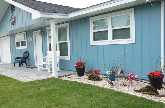 3+ BR Home in quiet area - short walk to beach!