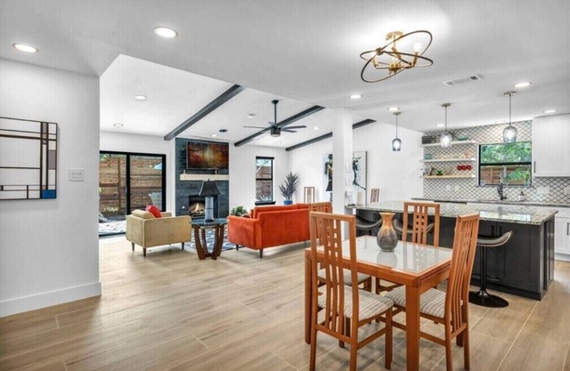 3 BR, King Beds, Free Parking - Sunset Serenity