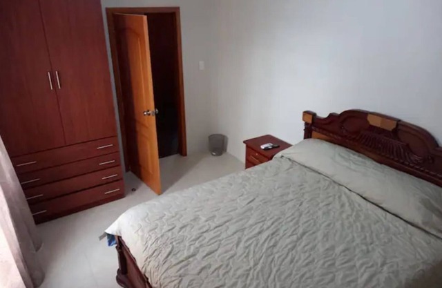 3 Br. w/ pool in Great Neigborhood