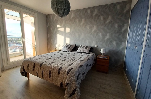 3 guest rooms for 6 people on the sixth floor, panoramic view of Rochefort