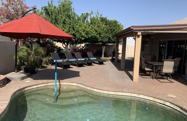 3 King Beds, Heated Pool!