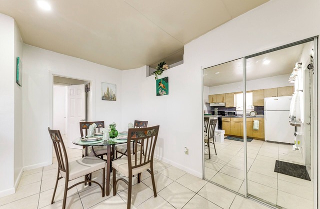 3 Mi to Beach: Pet-Friendly Gem in Hollywood